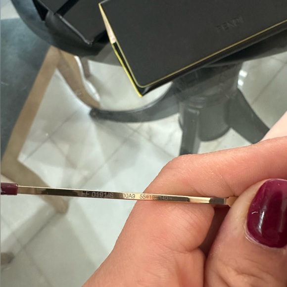 Fendi square sunglasses - Picture 5 of 6